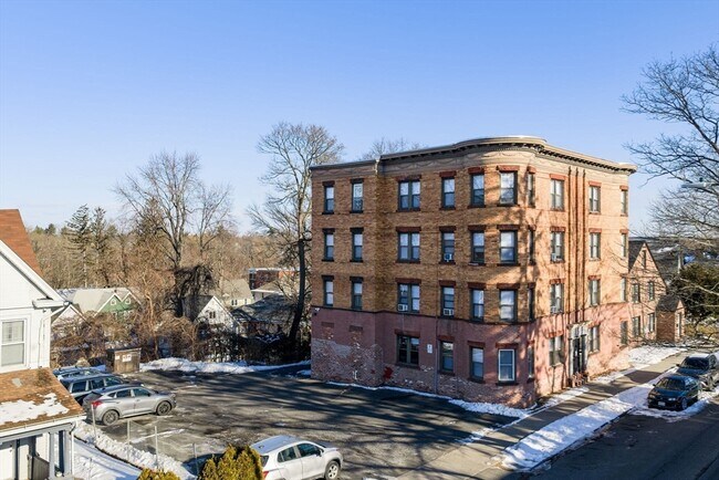 Building Photo - 92 Woodside Terrace