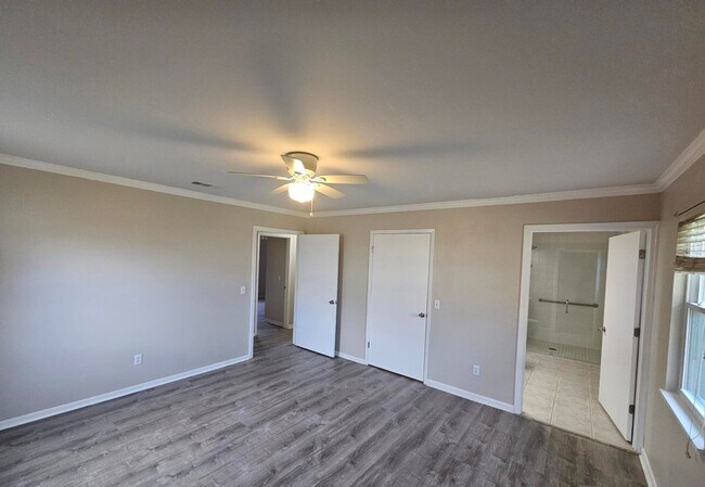Building Photo - Adorable move-in ready home 3 bedroom 2 bath