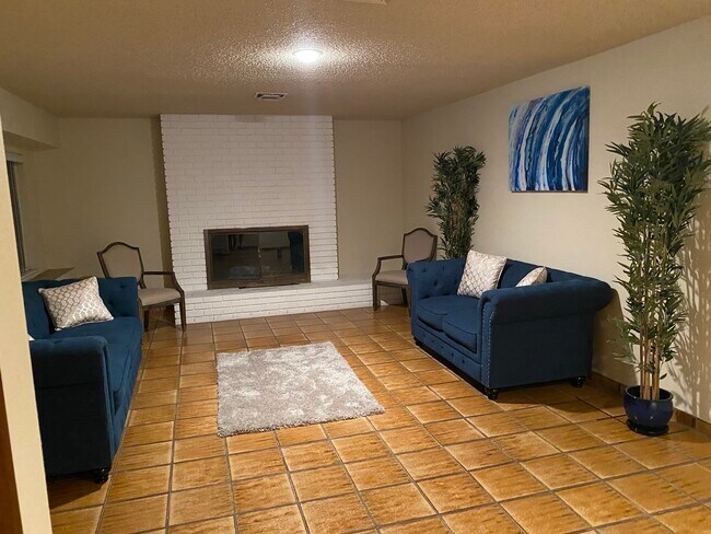 Building Photo - 1724 Griffith Ave