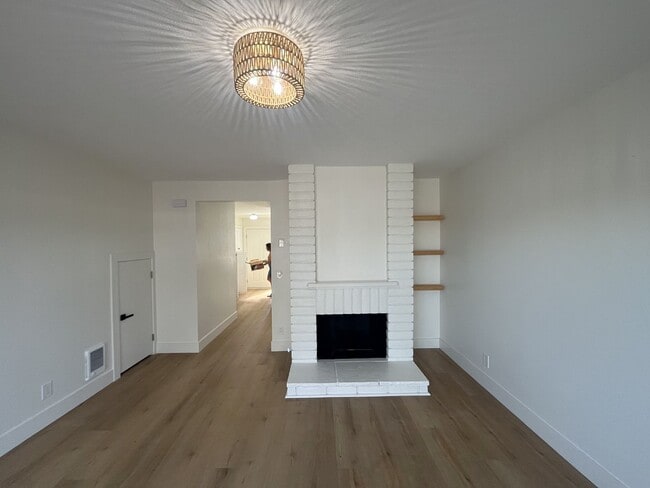 Building Photo - Newly renovated Townhome Grove Heights 1.5...