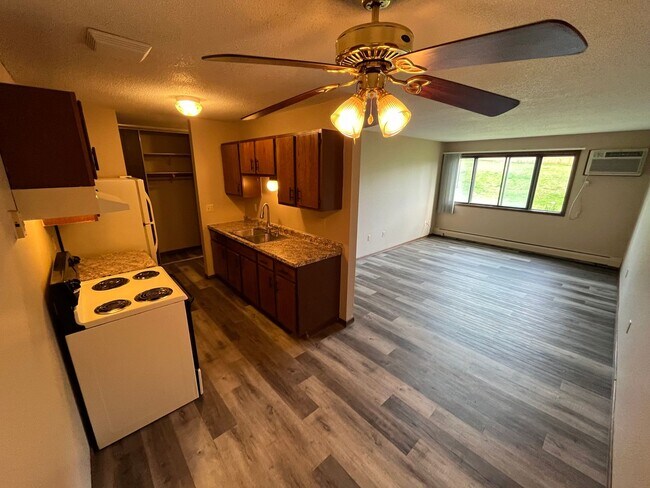 Building Photo - Wonderful 2BR in Peaceful Location 30 minu...