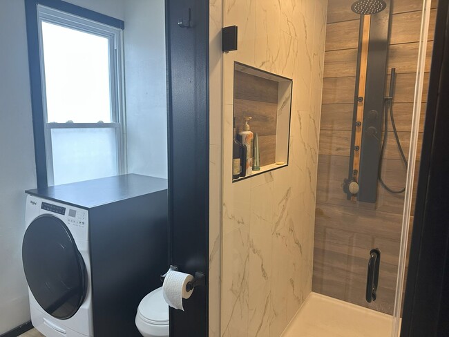Building Photo - Beautifully Remodeled 2-Bedroom with Bonus...