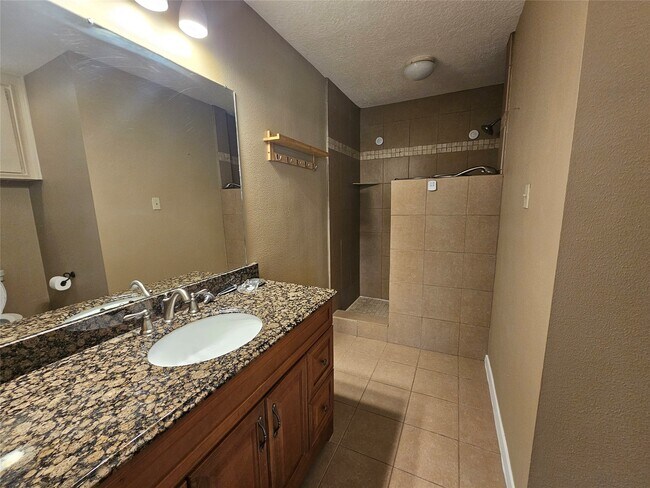 Building Photo - 8287 Kingsbrook Rd
