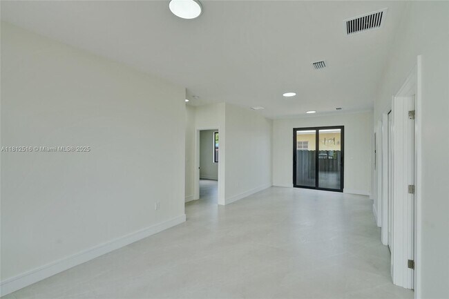 Building Photo - 5145 E 3rd Ave