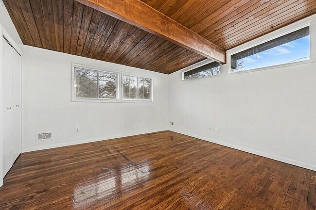 Building Photo - 1300 Northfield Ave NE