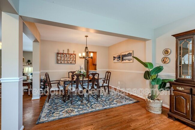 Building Photo - 9564 Basilwood Dr