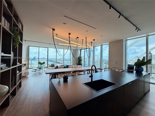 Building Photo - 1400 Biscayne Blvd