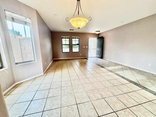 Building Photo - 10502 W Edgemont Dr