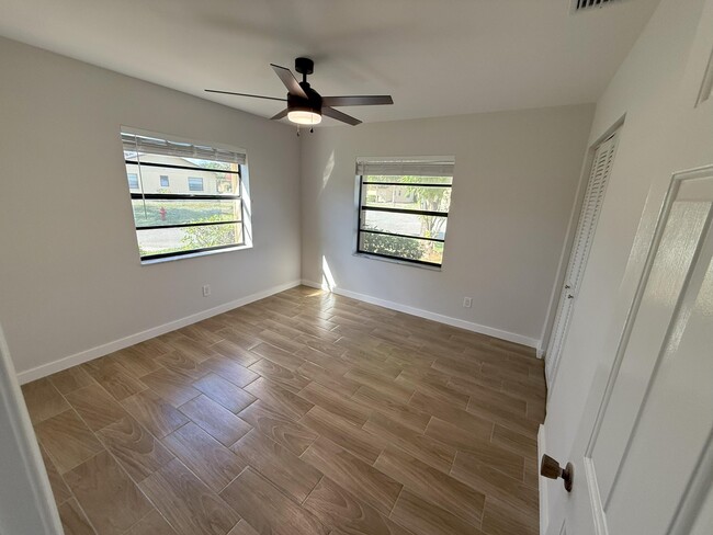 Building Photo - 440 Glenwood Dr