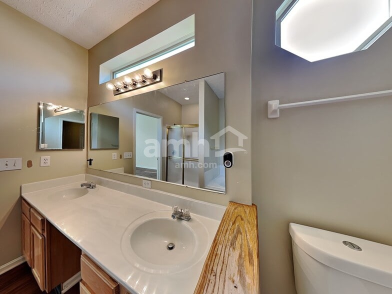 Building Photo - 942 Mahle Dr