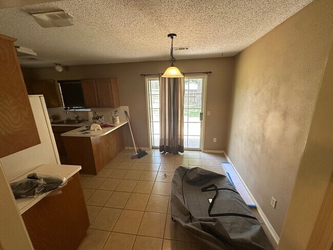 Building Photo - 3-Bed, 2-Bath Home in Central Springdale - Fully Fenced in Backyard and 2x Car Garage!