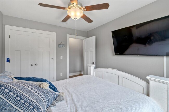 Building Photo - Stunning Tuscany Village Townhouse!