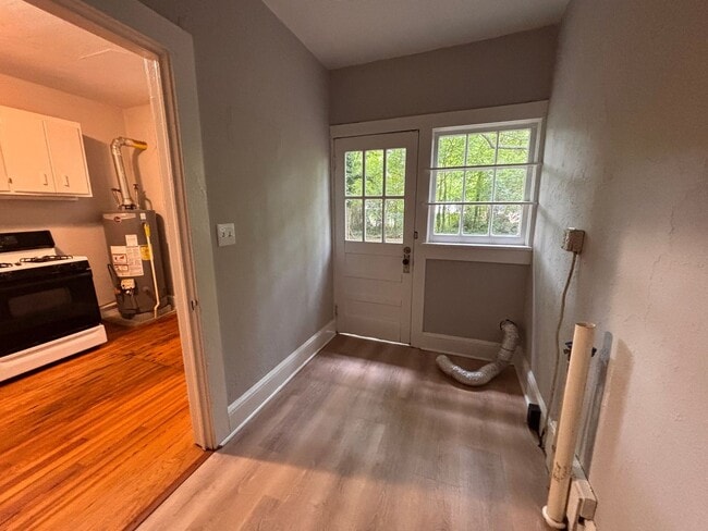 Building Photo - 3 Bedroom, 1 Bath home in West Rome!