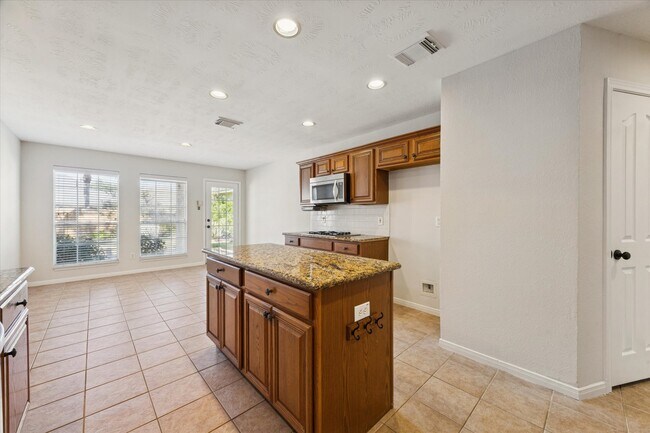 Building Photo - 501 Pine Bluff Dr