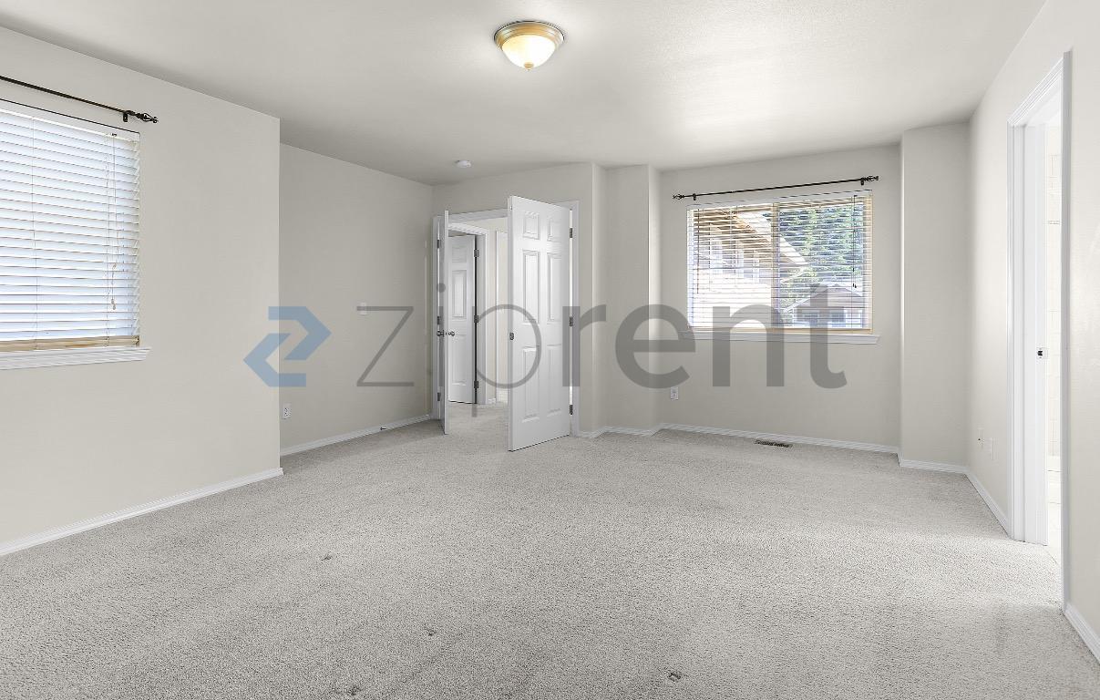 Building Photo - Unit