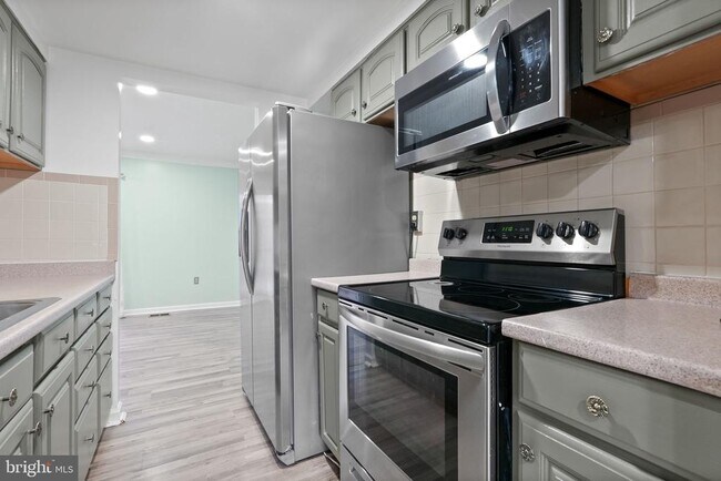 Building Photo - 6446 Shannon Station Ct