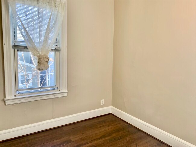 Building Photo - 143 W 29th St
