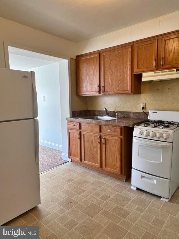 Building Photo - 1632 W Market St