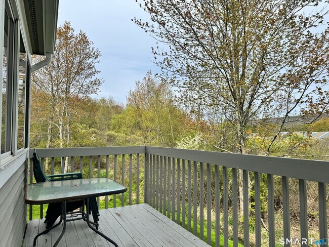 Building Photo - 11 Hilltop Dr