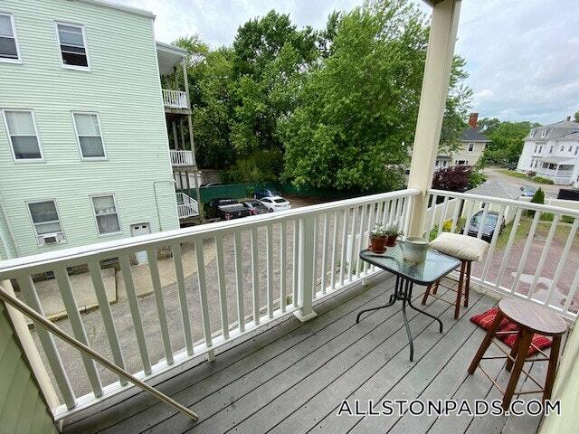 Building Photo - 77 Easton St