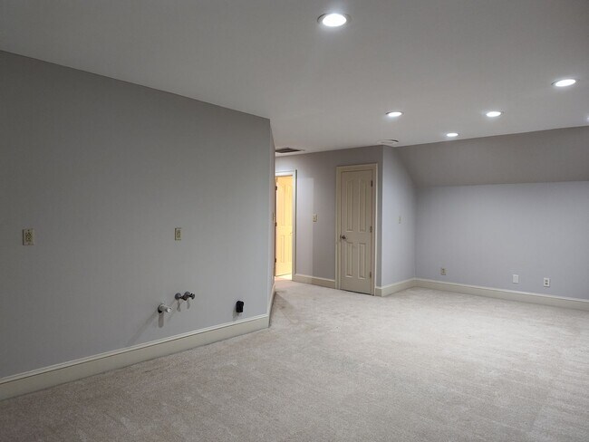 Building Photo - Stunning home located in the Popular Piper Glenn Community!