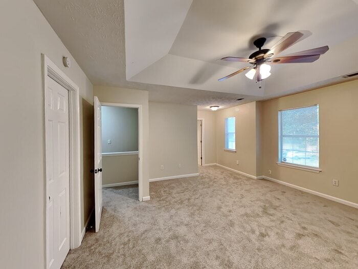 Building Photo - 6468 Drake Manor