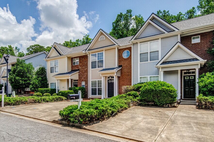 Building Photo - 211 Pearl Chambers Dr