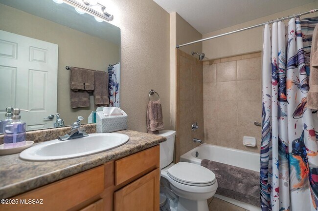 Building Photo - 5855 N Kolb Rd