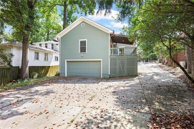 Building Photo - 26 Highland Dr NE