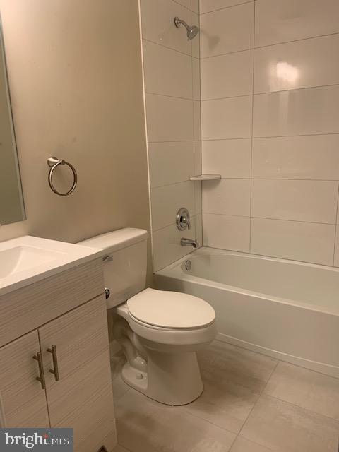 Building Photo - 2804 Cambridge Dr