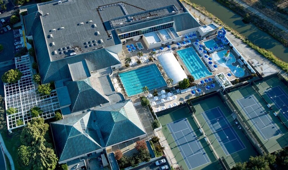 Bay Club Health club in town - 86 Pelican Ln