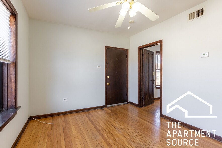 Building Photo - 4810 W Armitage Ave