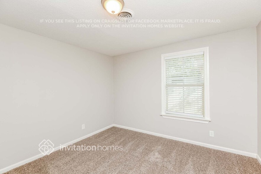 Building Photo - 208 Ennis St