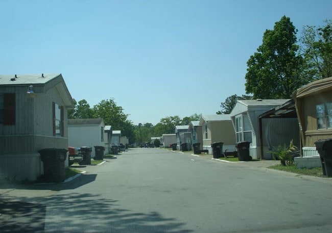 Building Photo - Hermann Oaks