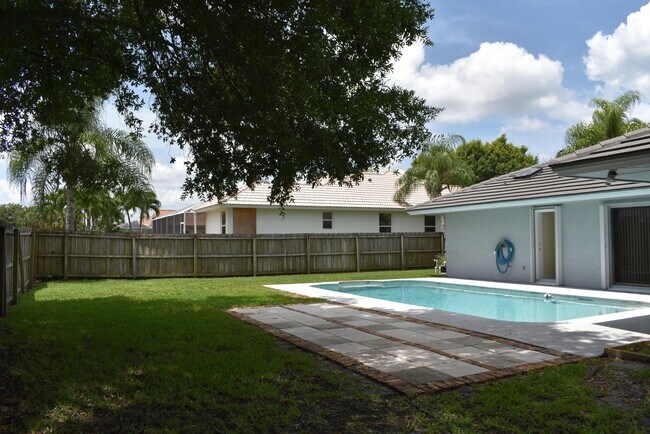Building Photo - 3039 SW Seaboard Ave