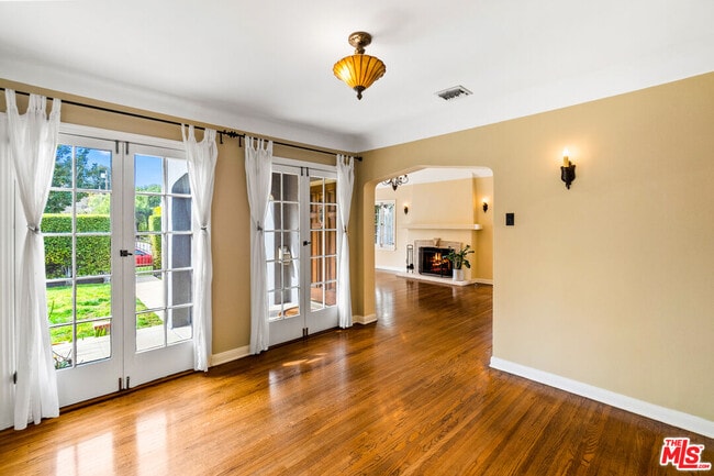 Building Photo - 650 S Gretna Green Way