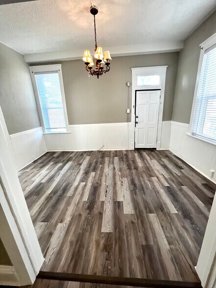 Building Photo - 211 Broadway Ave