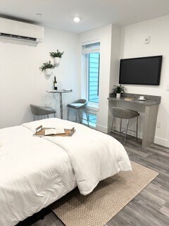 Building Photo - 585 Essex St