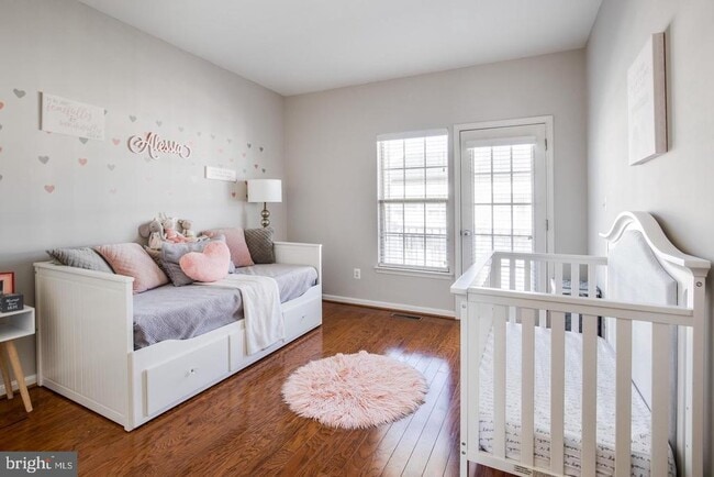 Building Photo - 7969 Crescent Park Dr
