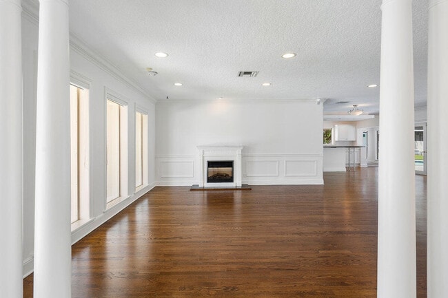 Building Photo - 263 S Maya Palm Dr