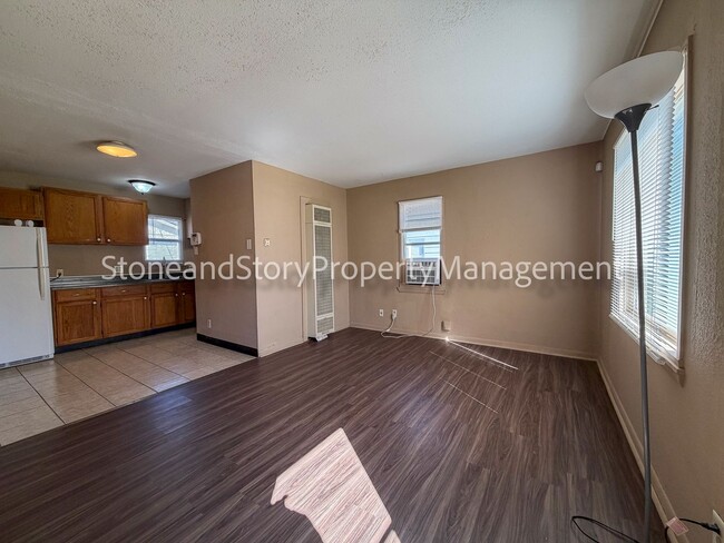 Building Photo - 2 bedroom 1 bath