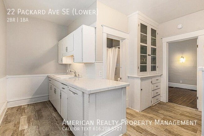 Building Photo - 22 Packard Ave SE