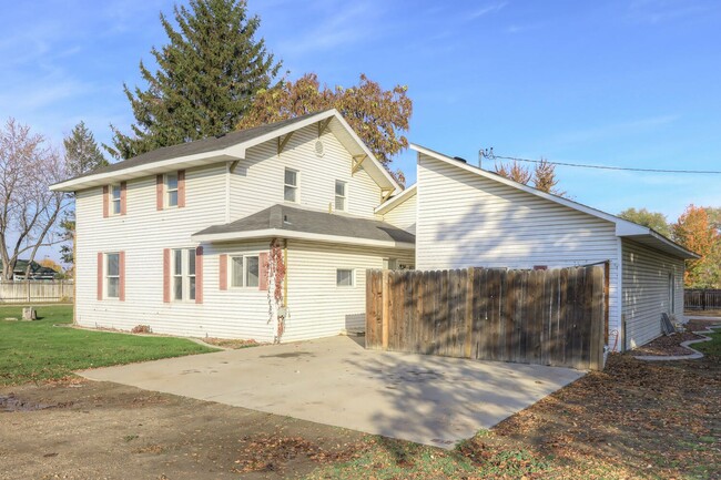Building Photo - Dewey Duplex