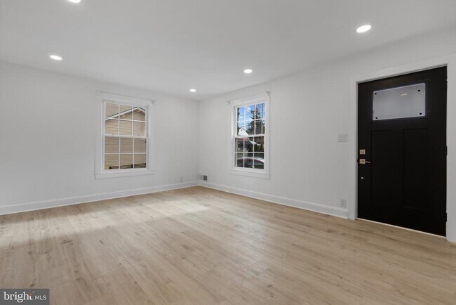 Building Photo - 3284 Annandale Rd