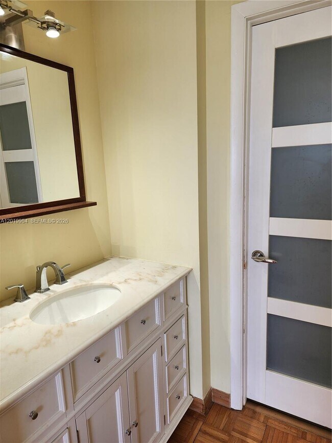 Building Photo - 3161 S Ocean Dr