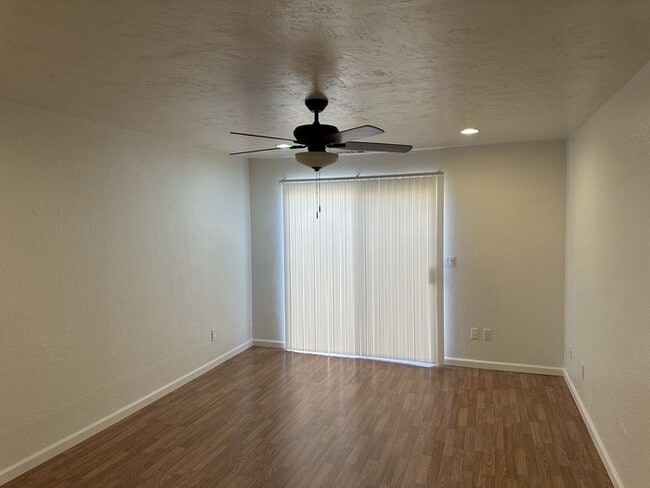 Building Photo - Modesto 3 Bed 2 Bath 2 Car Garage HOA Swim...