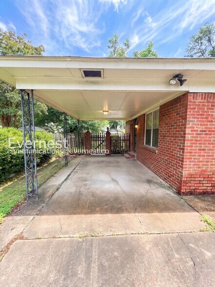 Building Photo - 4984 Welchshire Ave