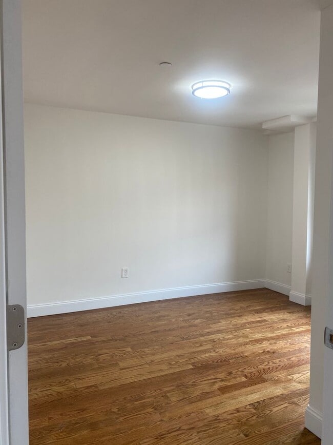 Building Photo - 3531 Bruckner Blvd