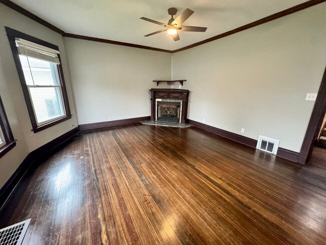 Building Photo - 112 S 36th St