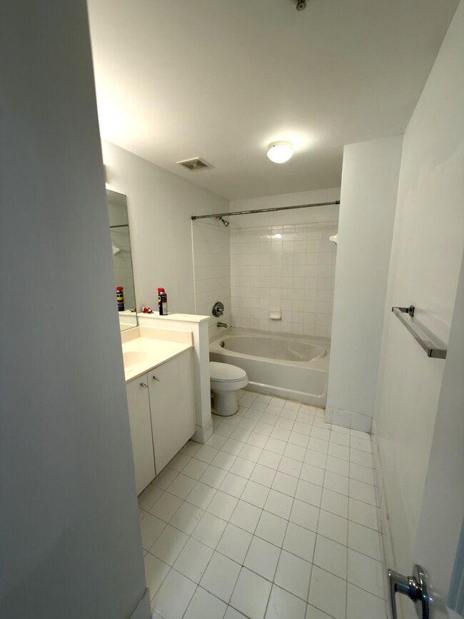 Building Photo - 5800 W Sample Rd
